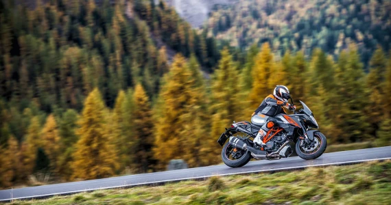 รูปภาพ เคทีเอ็ม KTM 1290 Super Duke GT ปี 2017