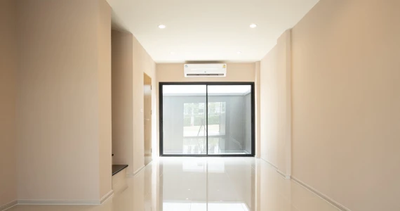 รูปภาพ พลูม วัชรพล-เอกมัย (Plume Watcharaphon-Ekkamai)