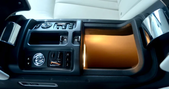 รูปภาพ โรลส์-รอยซ์ Rolls-Royce-Phantom Series II Standard-ปี 2012