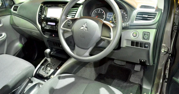 รูปภาพ มิตซูบิชิ Mitsubishi Triton Plus Double Cab 2.4 MIVEC GLS-Ltd. M/T ปี 2017