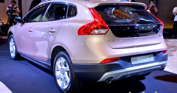 รูปภาพ วอลโว่ Volvo V40 D4 Cross Country ปี 2016