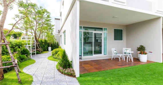 รูปภาพ กัสโต้ สุขสวัสดิ์ - ประชาอุทิศ (Gusto Suksawat - Prachautit)