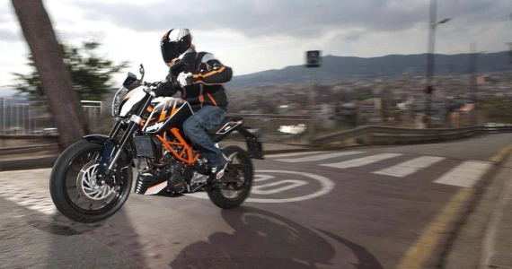 รูปภาพ เคทีเอ็ม KTM 390 (Standard) ปี 2013
