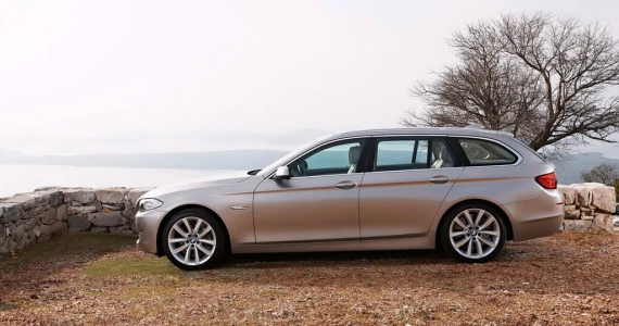 รูปภาพ บีเอ็มดับเบิลยู BMW Series 5 520d Touring Sport ปี 2011