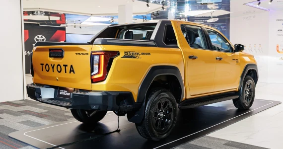 รูปภาพ โตโยต้า Toyota Hilux Travo Double Cab 4TREX 2.8 Overland AT ปี 2025