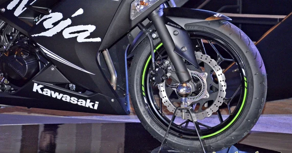รูปภาพ คาวาซากิ Kawasaki Ninja 300 ABS Winter Test ปี 2016