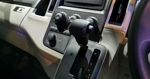 รูปภาพ โตโยต้า Toyota Commuter 2.8 AT ปี 2019