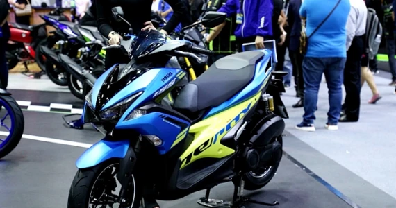 รูปภาพ ยามาฮ่า Yamaha Aerox 155 R Version MY18 ปี 2017