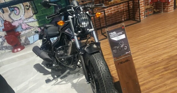 รูปภาพ ฮอนด้า Honda Rebel 300 Raw Edition Black ปี 2017