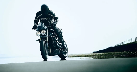 รูปภาพ ไทรอัมพ์ Triumph Speed Triple R 1050 ปี 2010