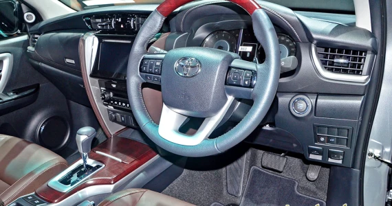 รูปภาพ โตโยต้า Toyota Fortuner 2.7V 2WD AT ปี 2015