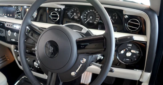 รูปภาพ โรลส์-รอยซ์ Rolls-Royce-Phantom Series II Standard-ปี 2012