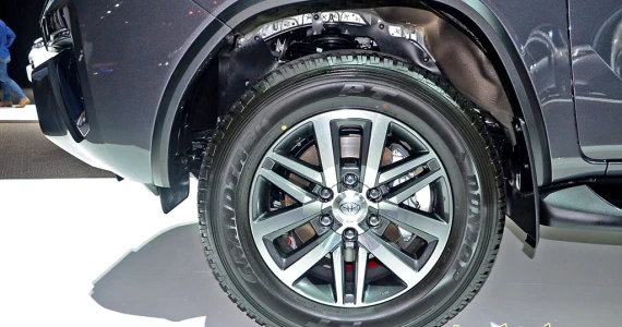 รูปภาพ โตโยต้า Toyota Fortuner 2.8V 2WD AT ปี 2015