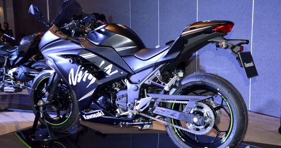 รูปภาพ คาวาซากิ Kawasaki Ninja 300 ABS Winter Test ปี 2016