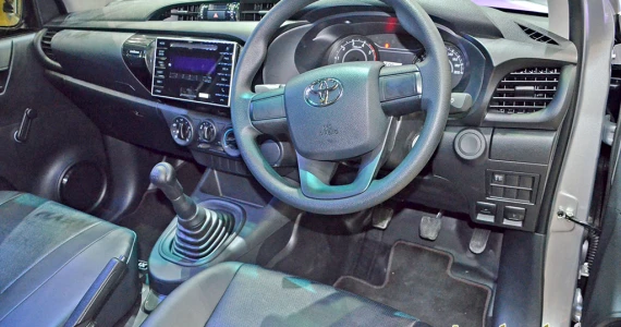 รูปภาพ โตโยต้า Toyota Revo Standard Cab 2.4J ปี 2018