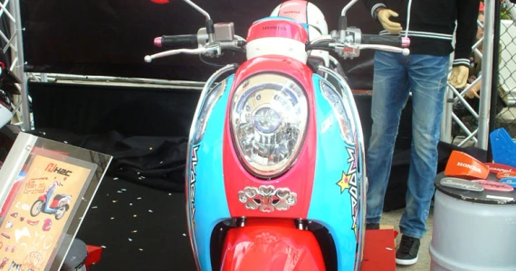 รูปภาพ ฮอนด้า Honda Scoopy i Vivid Me 2012 ACF110SFC (TH) ปี 2012