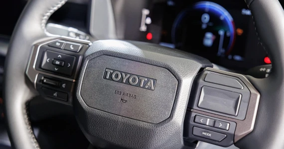 รูปภาพ โตโยต้า Toyota Hilux Travo Smart Cab Prerunner 2.8 Premium MT ปี 2025