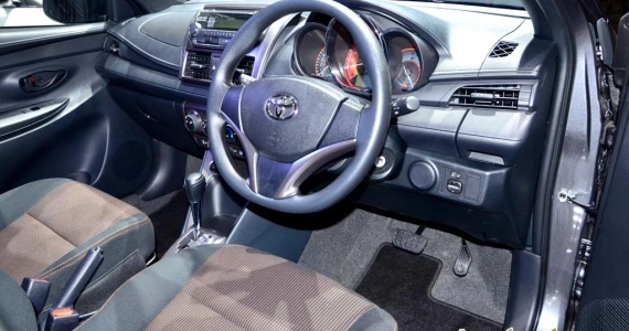 รูปภาพ โตโยต้า Toyota Yaris 1.2 E ปี 2013