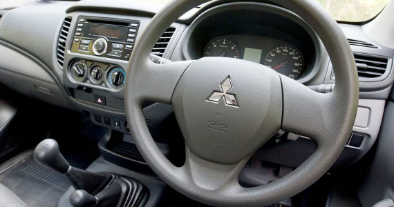 รูปภาพ มิตซูบิชิ Mitsubishi Triton Single Cab 2.5 VGT GL 4WD M/T ปี 2015
