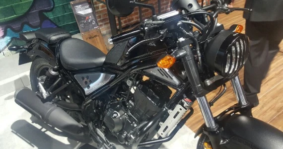 รูปภาพ ฮอนด้า Honda Rebel 300 Raw Edition Black ปี 2017