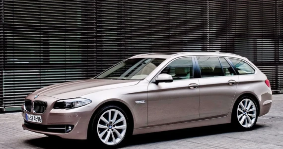 รูปภาพ บีเอ็มดับเบิลยู BMW Series 5 520d Touring Sport ปี 2011