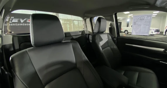 รูปภาพ โตโยต้า Toyota Revo Smart Cab Prerunner 2.4 Mid AT 60th Anniversary ปี 2022