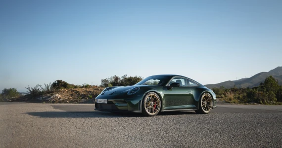 รูปภาพ Porsche ปี 2025