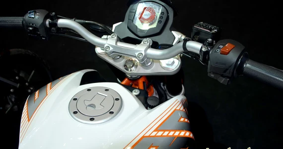 รูปภาพ เคทีเอ็ม KTM 390 (Standard) ปี 2013