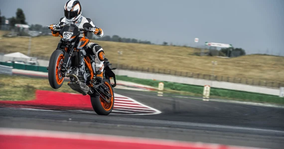 รูปภาพ เคทีเอ็ม KTM 690 Duke R ปี 2016