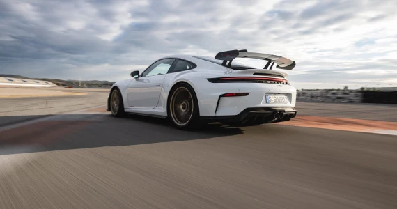 รูปภาพ Porsche ปี 2025