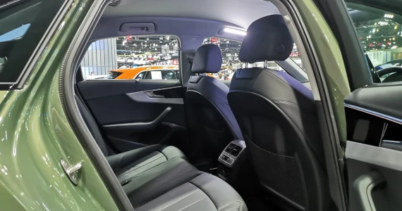 รูปภาพ อาวดี้ Audi-A4 40 TFSI S line Icon Black-ปี 2023