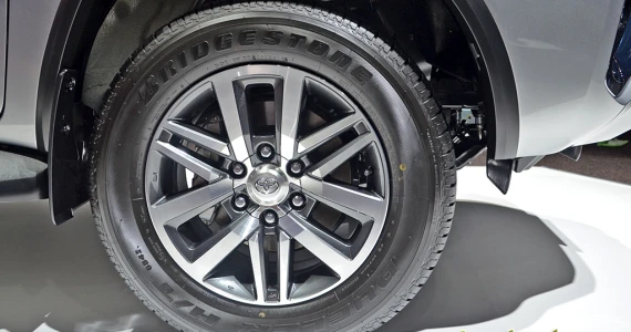 รูปภาพ โตโยต้า Toyota Fortuner 2.7V 2WD AT ปี 2015