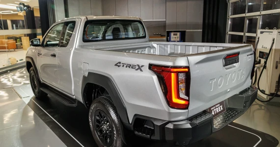 รูปภาพ โตโยต้า Toyota Hilux Travo Smart Cab 4TREX 2.8 Premium MT ปี 2025