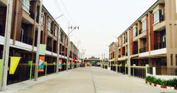 รูปภาพ พิบูลย์ โฮมทาวน์ (Piboon Hometown)