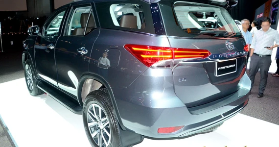รูปภาพ โตโยต้า Toyota Fortuner 2.8V 2WD AT ปี 2015