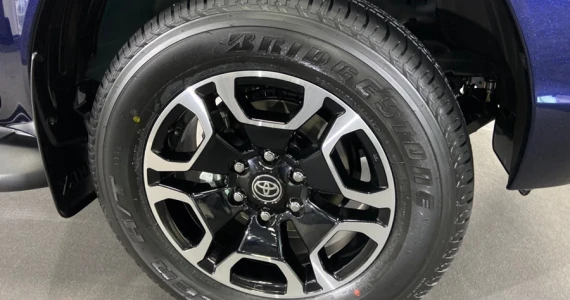 รูปภาพ โตโยต้า Toyota Revo Smart Cab Prerunner 2.4 Mid AT 60th Anniversary ปี 2022