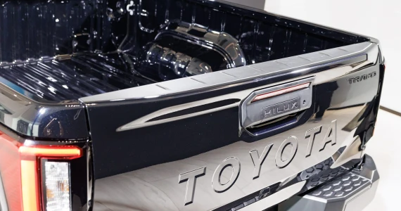 รูปภาพ โตโยต้า Toyota Hilux Travo Smart Cab Prerunner 2.8 Smart MT ปี 2025