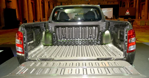 รูปภาพ มิตซูบิชิ Mitsubishi Triton Plus Double Cab 2.4 MIVEC GLS-Ltd. M/T ปี 2017