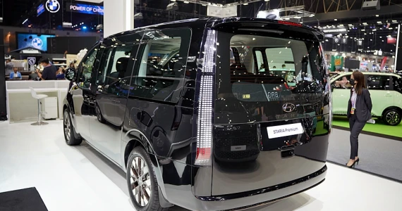 รูปภาพ ฮุนได Hyundai Staria Premium with sunroof (euro5) ปี 2024