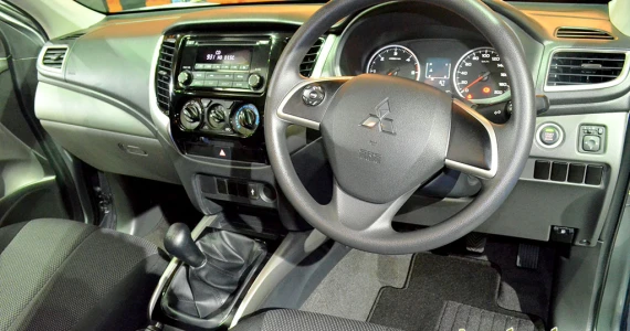 รูปภาพ มิตซูบิชิ Mitsubishi Triton Mega Cab 2WD GLX M/T ปี 2015