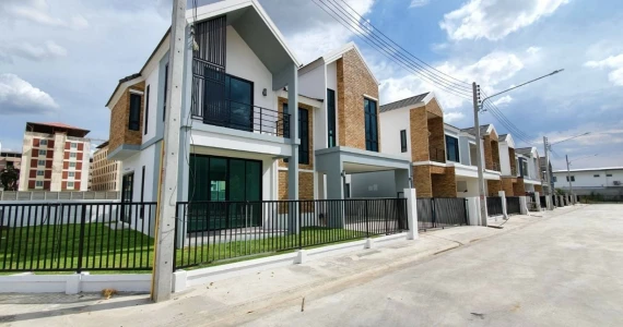 รูปภาพ เดอะ ไฮฟ์ โรจนะ (The Hive Rojana)