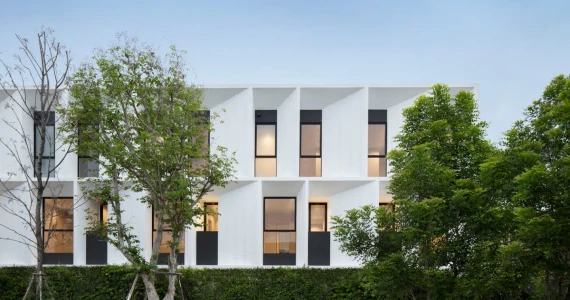 รูปภาพ พลูม วัชรพล-เอกมัย (Plume Watcharaphon-Ekkamai)