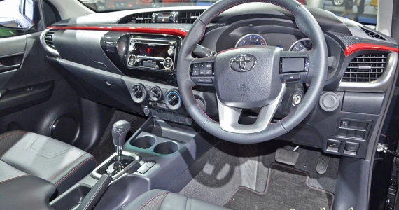 รูปภาพ โตโยต้า Toyota Revo Smart Cab Prerunner 2X4 2.4 TRD Sportivo AT ปี 2016
