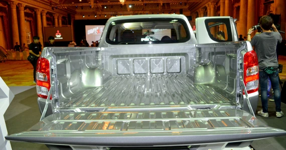 รูปภาพ มิตซูบิชิ Mitsubishi Triton Mega Cab 2WD GLX M/T ปี 2015