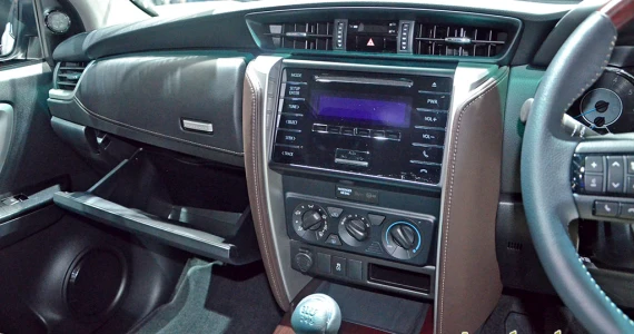 รูปภาพ โตโยต้า Toyota Fortuner 2.4G 2WD MT ปี 2015