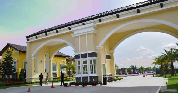 รูปภาพ โกลเด้น ทาวน์ ศรีราชา-อัสสัมชัญ (Golden Town Sriracha - Assumption)