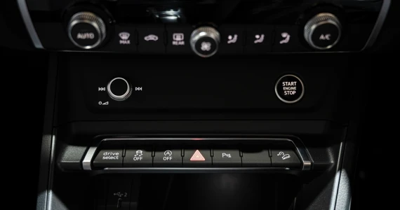 รูปภาพ อาวดี้ Audi Q3 40 TFSI quattro S Line Black Edition ปี 2021
