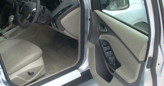 รูปภาพ ฟอร์ด Ford Focus 4Dr 2.0L Ti-VCT GDi Titanium+ PowerShift AT ปี 2012