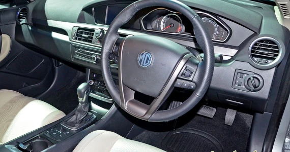 รูปภาพ เอ็มจี MG 6 1.8 D Turbo Sunroof DCT Fastback ปี 2015