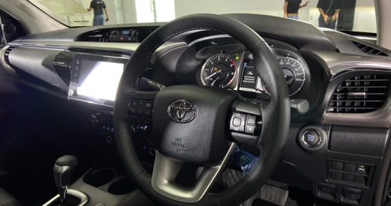 รูปภาพ โตโยต้า Toyota Revo Smart Cab Prerunner 2.4 Mid AT 60th Anniversary ปี 2022